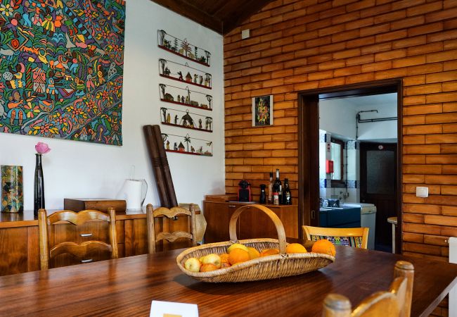 Sala de refeições interior na Casa da Rampa | Alojamento local em Sintra