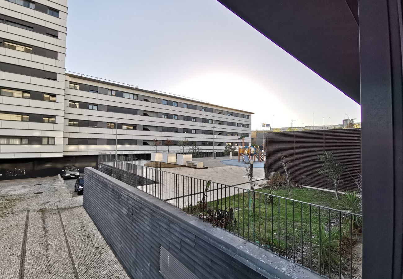 Ferienwohnung in Sacavém - Bridge View with Balcony By Gt House