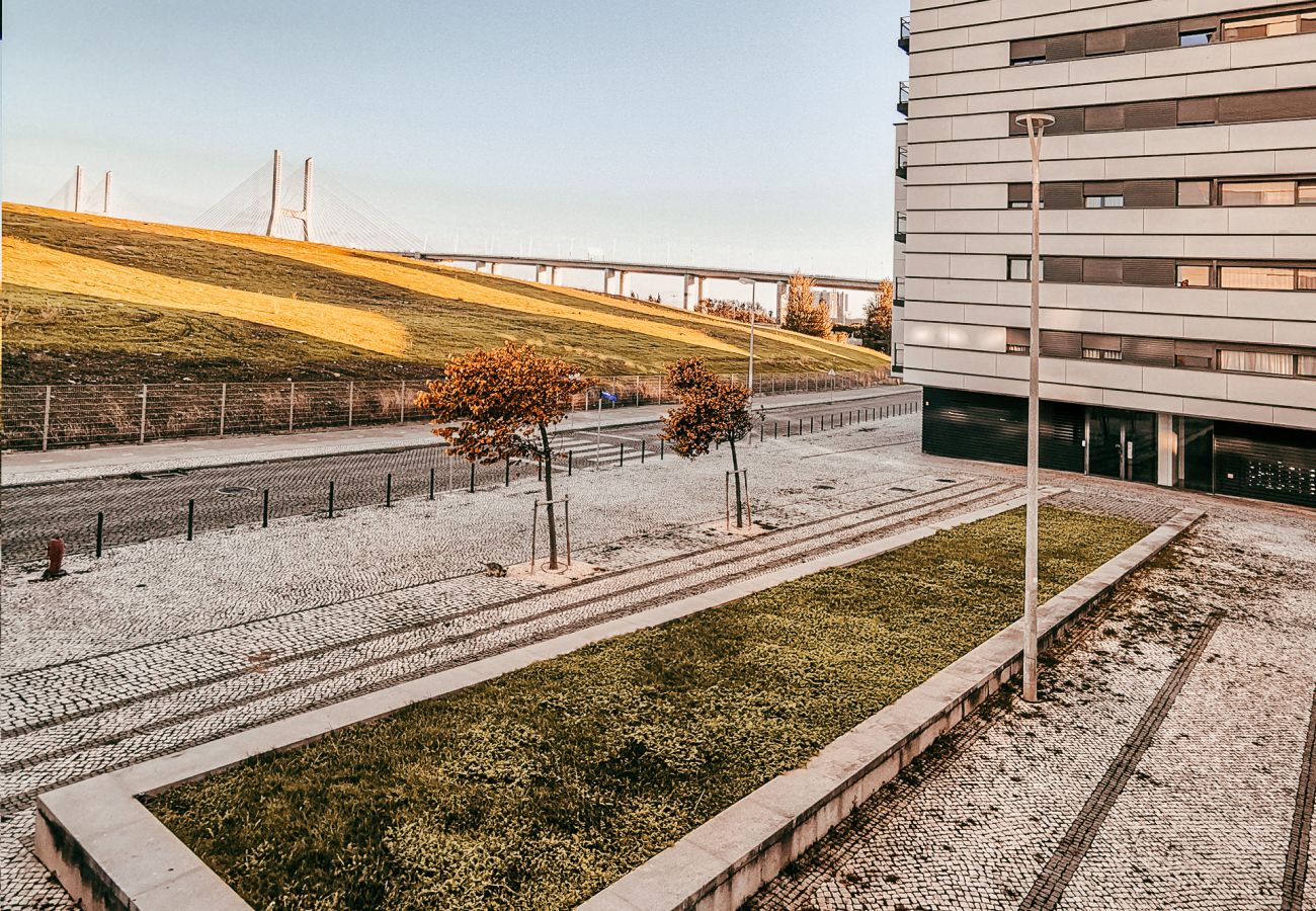 Ferienwohnung in Sacavém - Bridge View with Balcony By Gt House