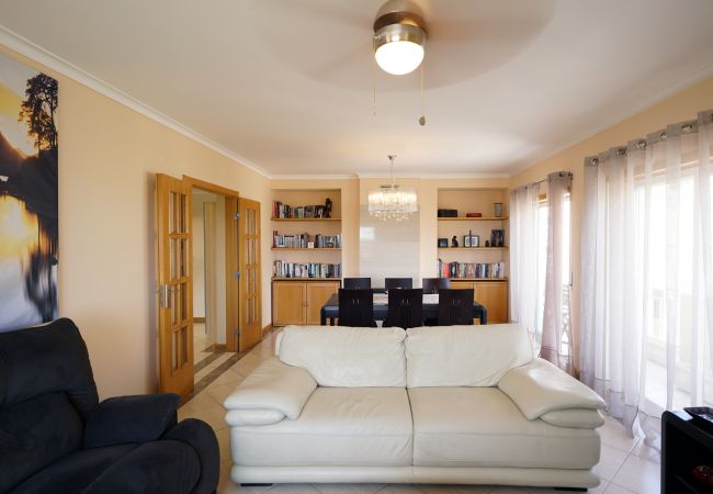 Ferienwohnung in Almada - Charneca Caparica Residential Flat
