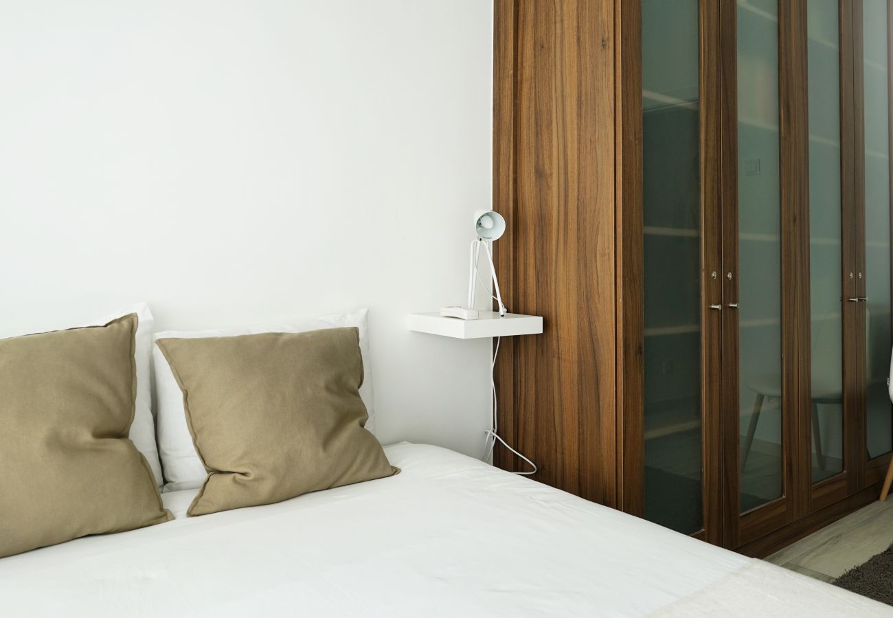 Studio zur Miete in Graça mit komfortablem Schlafzimmer mit Doppelbett