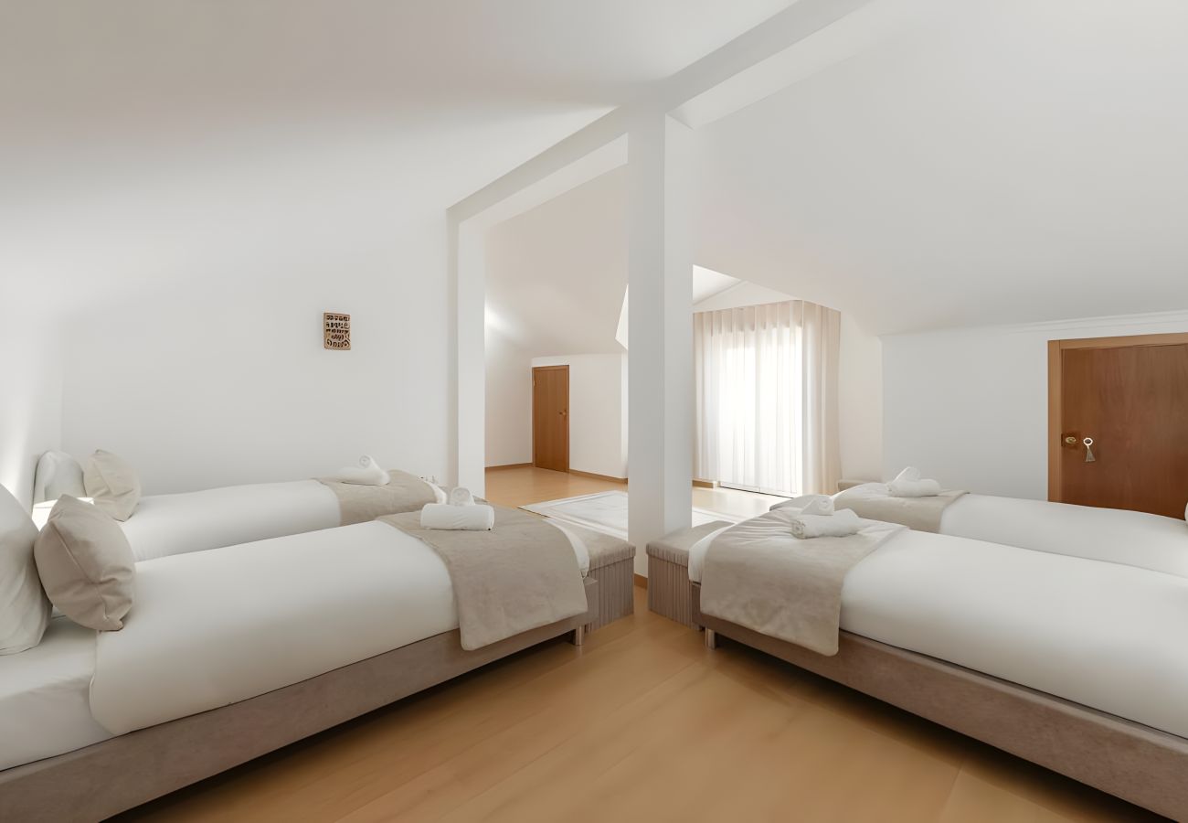 Ferienhaus in Atouguia da Baleia - Atlantic Coast Retreat By GtHouse