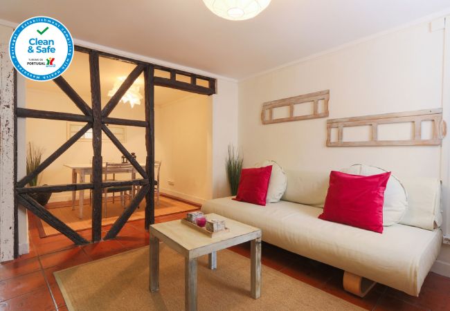 Apartment for rent in the center of Lisbon with charming living room