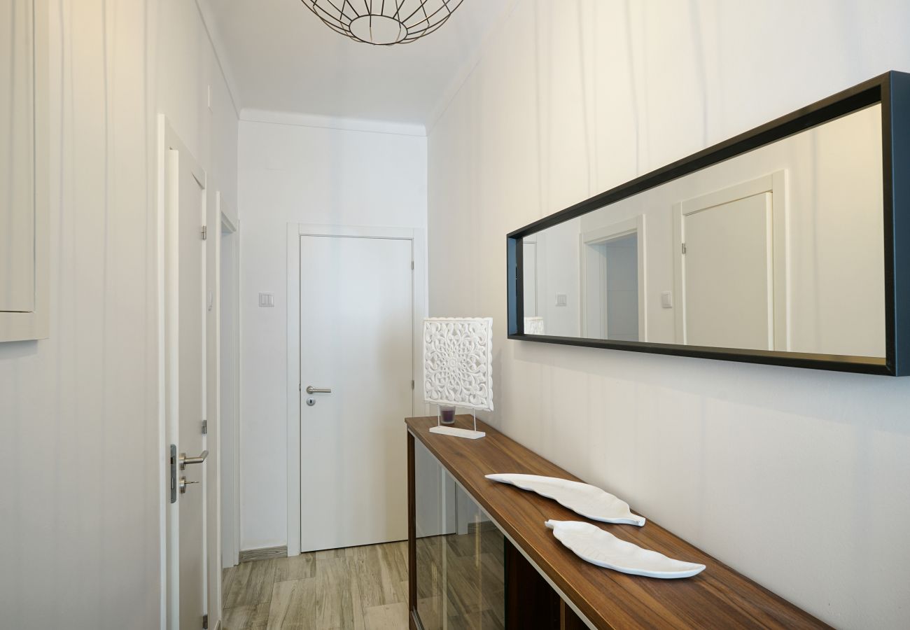 Studio entrance in Graça | Short Rental