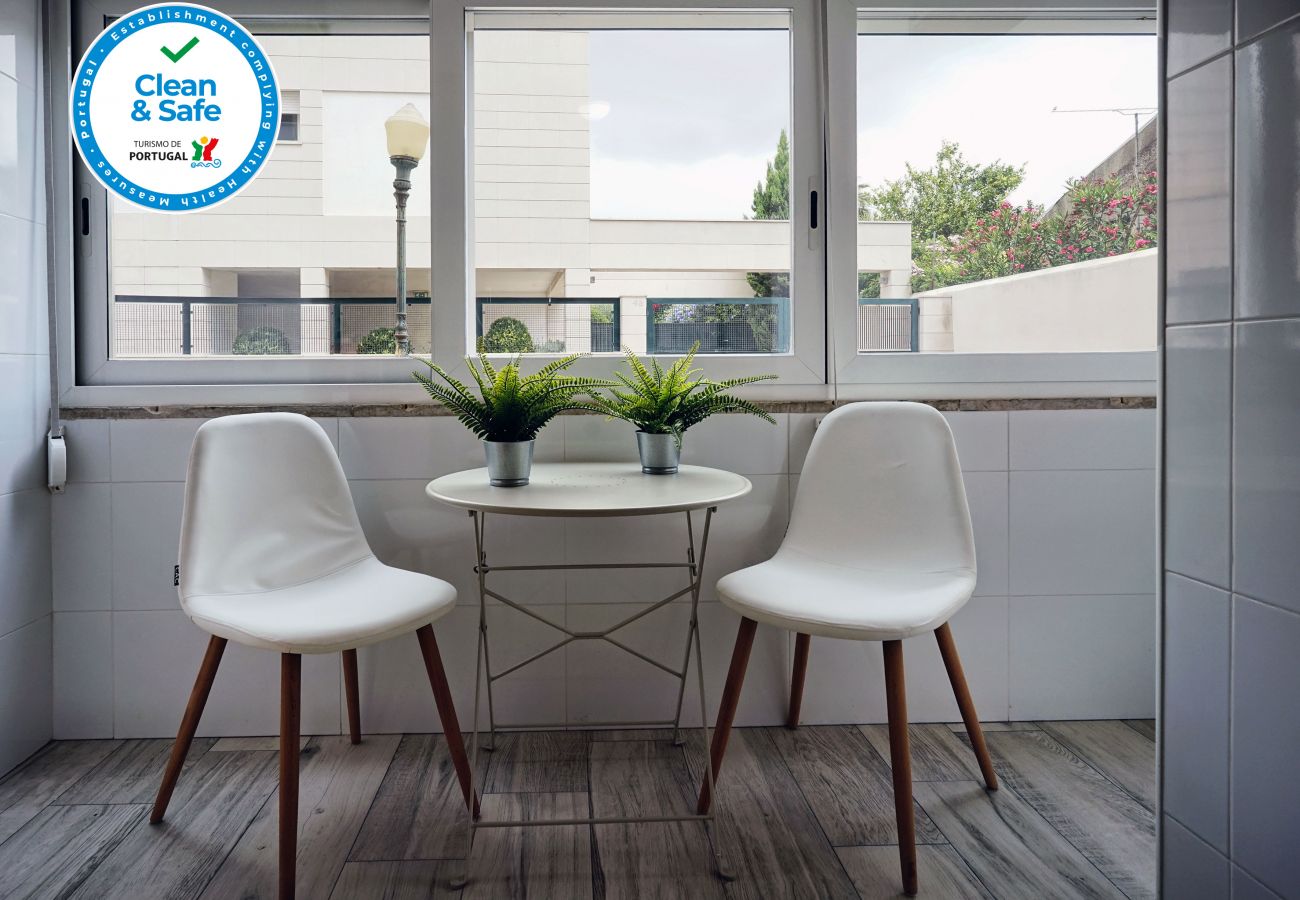 Studio for rent in the historic area with dining area on the balcony