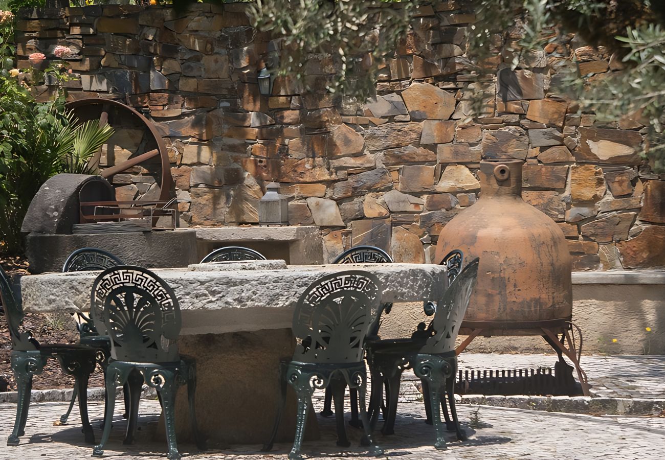 Cottage in Nesperal - Bonjardim Boutique Villa by Gt House