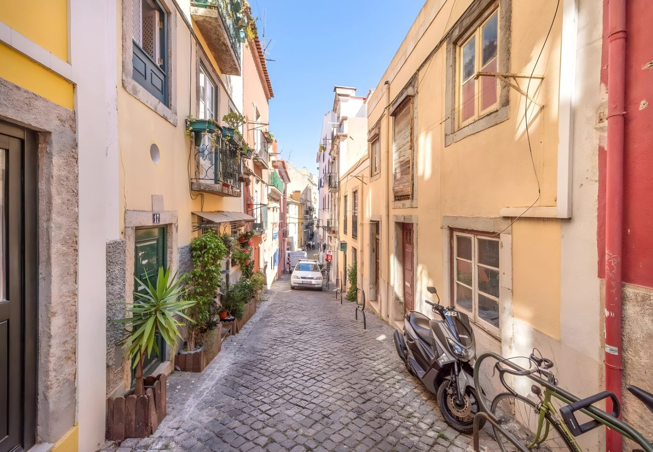 Apartment in Lisbon - Historic & Typical 1 By Gt House