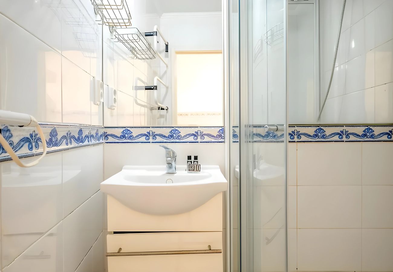 Apartment in Lisbon - Historic & Typical 2 By Gt House