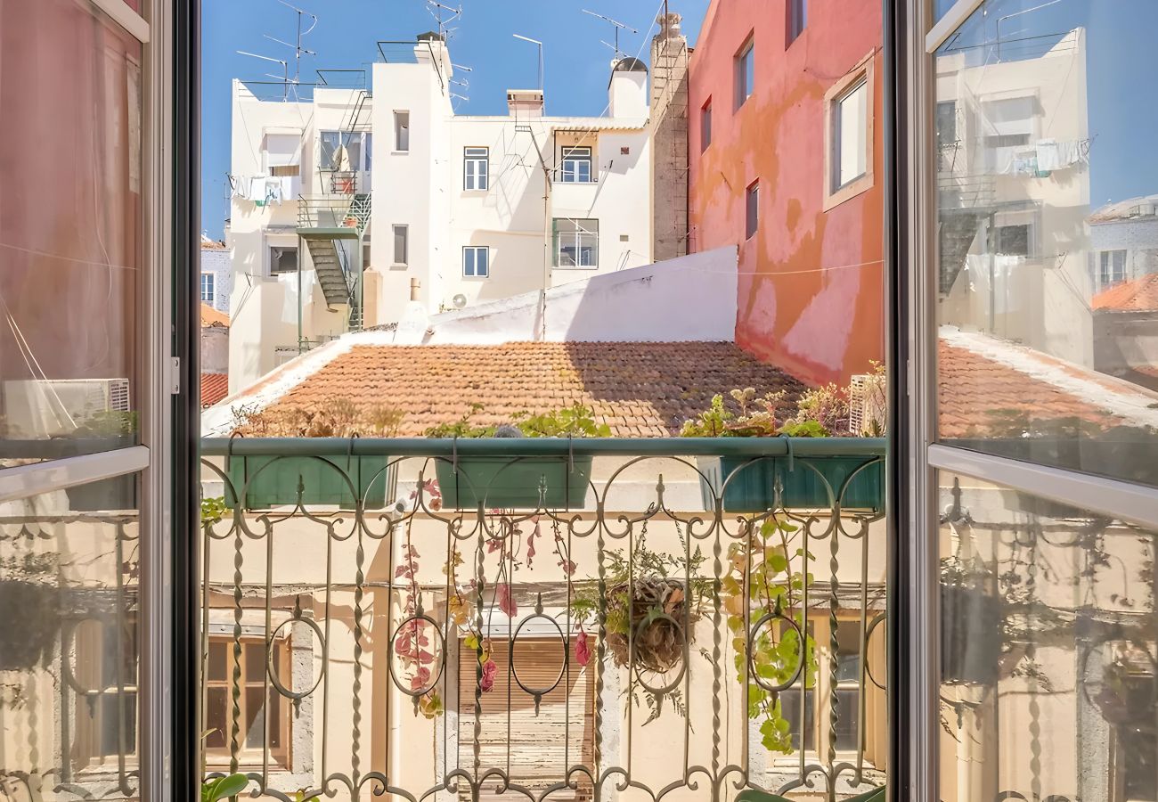 Apartment in Lisbon - Historic & Typical 2 By Gt House