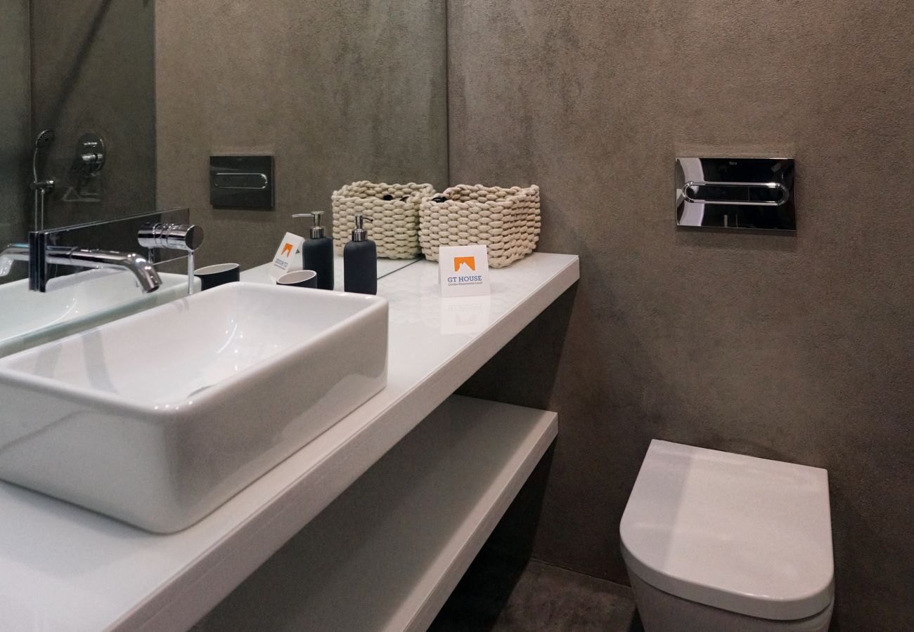 Baño cómodo y moderno