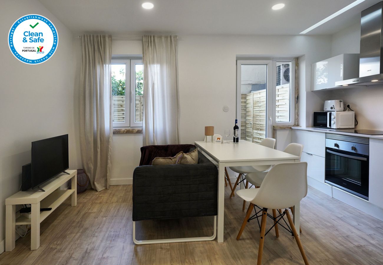 Apartamento en Queluz con terraza, 2 habitaciones, sala y cocina
