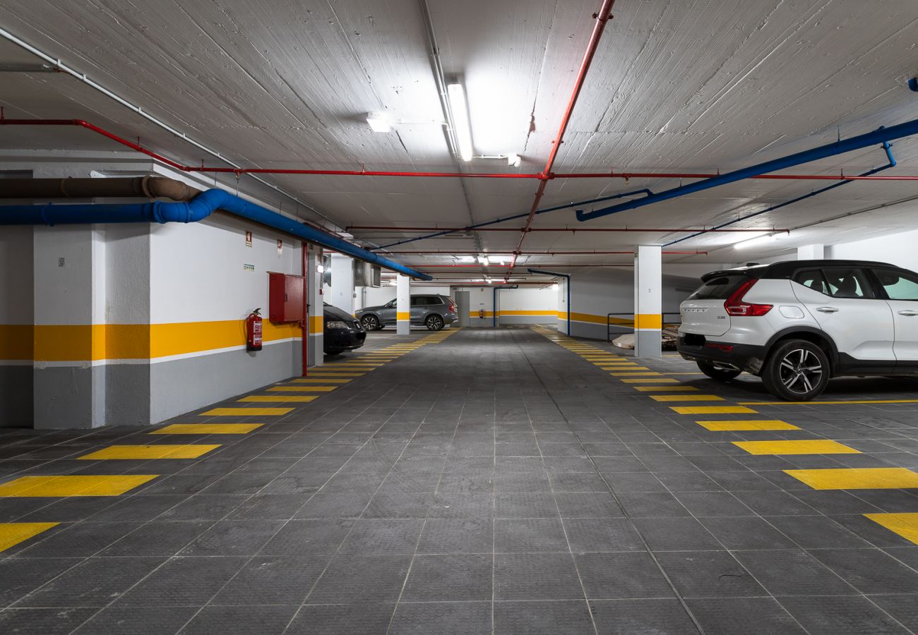 Parking privado con acceso directo al apartamento