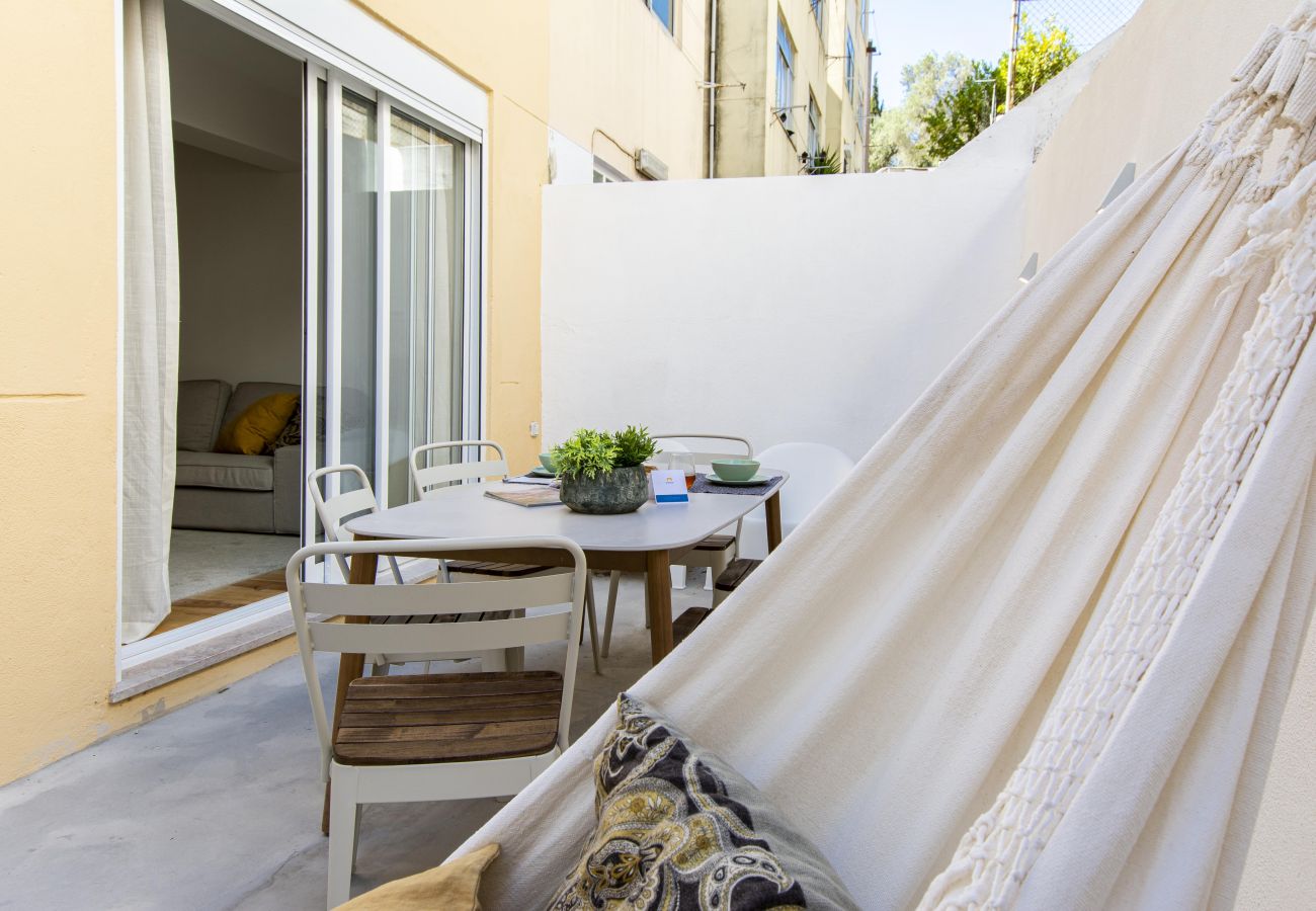 Terraza privada de apartamento en Algés