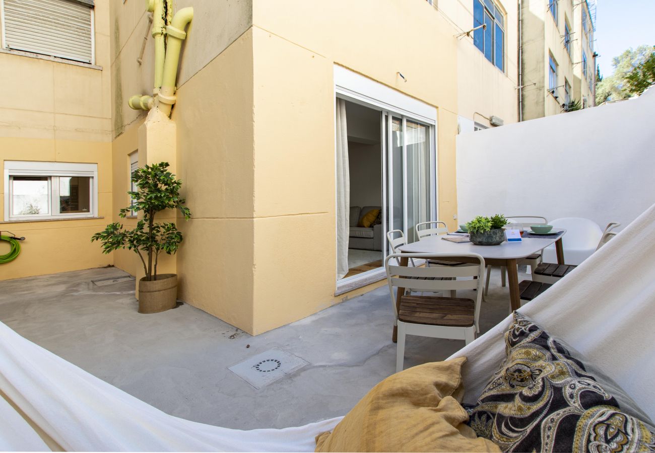 Agréable terrasse privative dans appartement à Algés