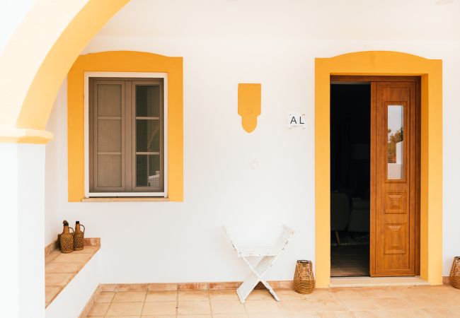 Entrée de la maison moderne à Tavira